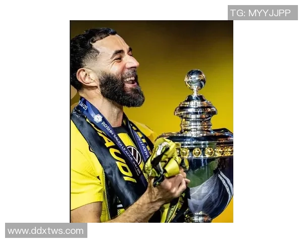 皇马足球场见证的传奇球星:从齐达内到本泽马的辉煌时刻 皇马足球场见证的传奇球星:从齐达内到本泽马的辉煌时刻