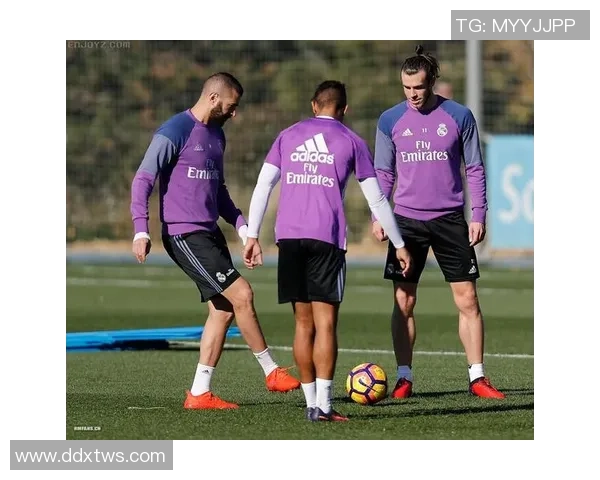 皇马足球球星全新四件套套装上市 引领时尚潮流与运动风尚完美融合 皇马足球球星全新四件套套装上市 引领时尚潮流与运动风尚完美融合