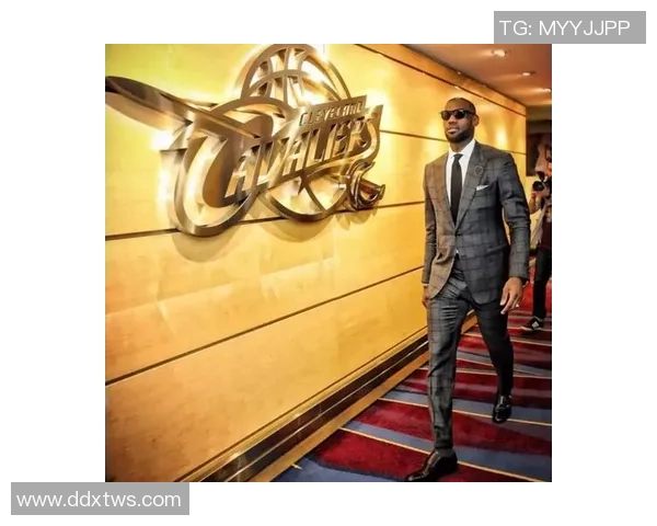 足球巨星詹姆斯与粉丝亲密合影，激情燃爆球场现场